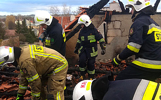 Groźny pożar kamienicy w Reszlu. Z budynku ewakuowano 18 osób